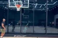 梅州客家1-0領(lǐng)先！季勝攀單刀破門(mén)首開(kāi)記錄