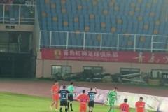 短短十秒內發生了啥！實拍慢慢悠悠不拿球，隨后放倒對手染黃