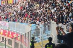 泰山進球藏在主隊的間諜暴露了，紅獅球迷大喊：SB泰山！