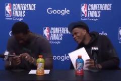 笑誰呢華子&蘭德爾看著數(shù)據(jù)統(tǒng)計表，忍不住大笑了起來