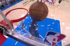 攻防一體愛德華茲急停跳投飆中，隨后殘暴釘板大帽杰倫威！