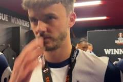 熱刺球員賽后更衣室列隊，奏響歐冠主題曲