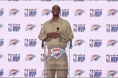 好男人！亞歷山大在MVP發布會上感謝妻子，隨后激動落淚！