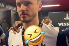 繃不住了！熱刺賽后放歐冠主題曲，幾人一本正經列隊入場！