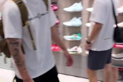 李寧拉塞爾中國行期間，Dlo現身粉絲求婚現場送上美好祝愿。