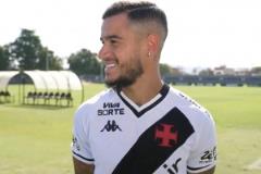 戰地采訪，庫蒂尼奧回歸達伽馬接受采訪時發生槍戰